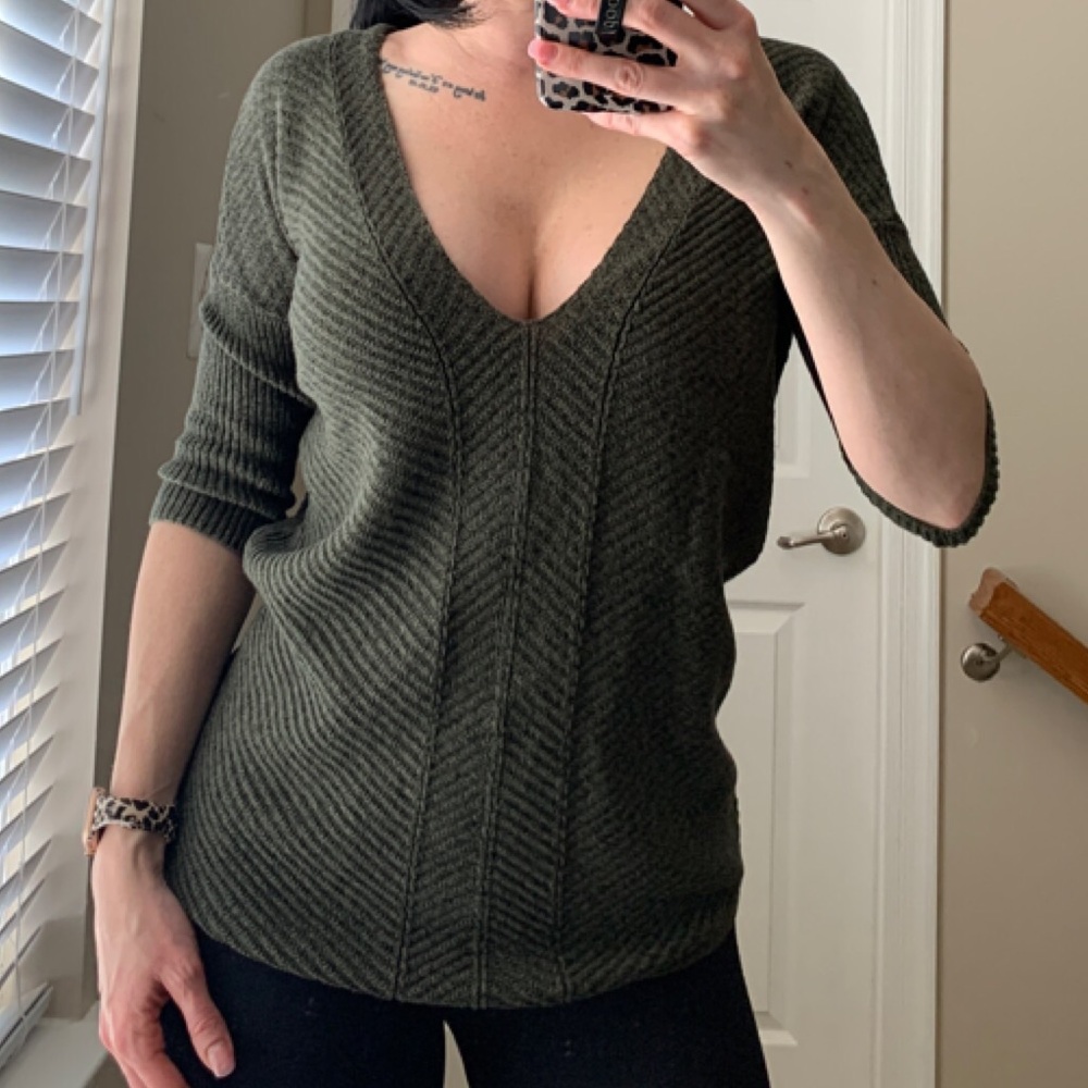 V neck sweater